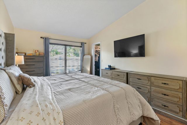 4 Knightsbridge Lane, Boynton Beach, FL 33426