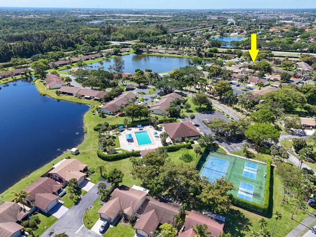 4 Knightsbridge Lane, Boynton Beach, FL 33426