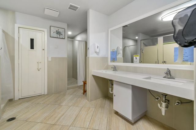 4 Knightsbridge Lane, Boynton Beach, FL 33426