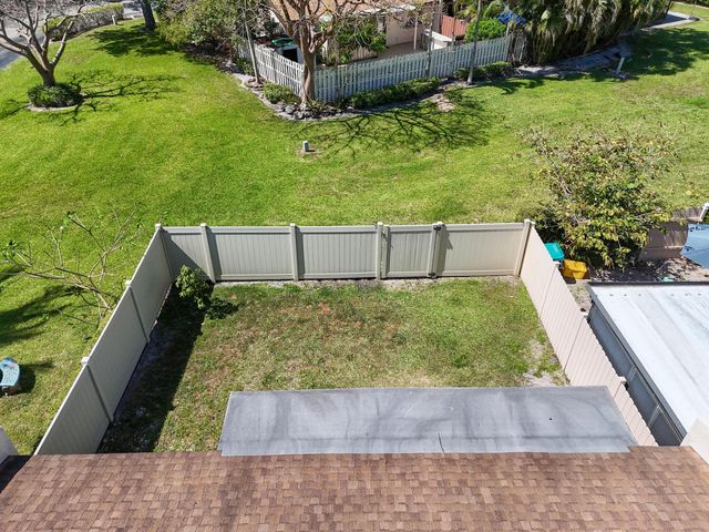 4 Knightsbridge Lane, Boynton Beach, FL 33426