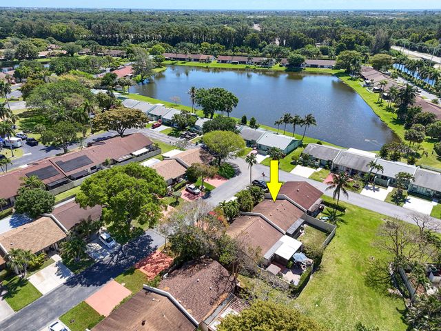 4 Knightsbridge Lane, Boynton Beach, FL 33426