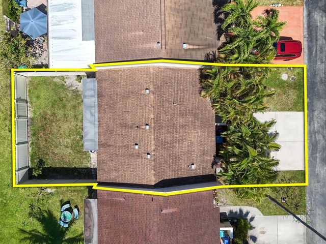 4 Knightsbridge Lane, Boynton Beach, FL 33426