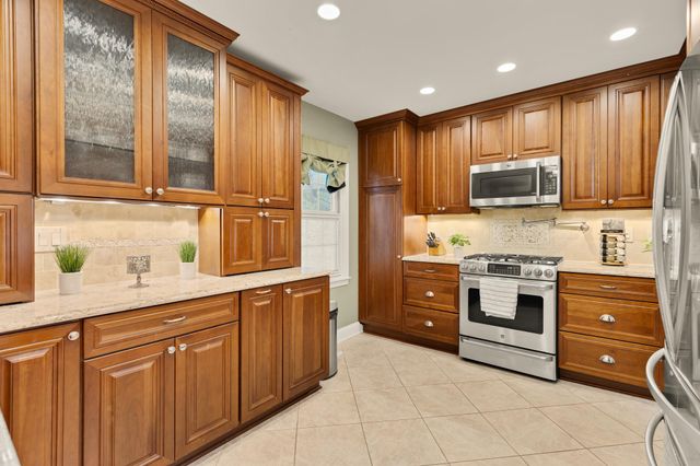 5006 DOMAIN PL, Alexandria, VA 22311