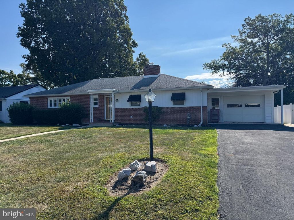 12823 CATHEDRAL AVE, Hagerstown, MD 21742