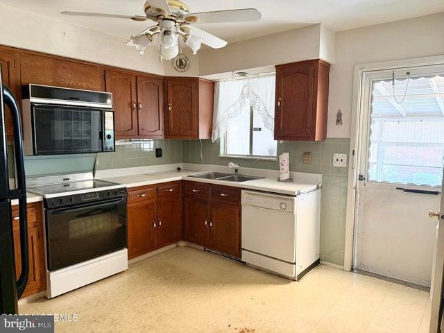 16 FRANKLIN LANE #B, Whiting, NJ 08759