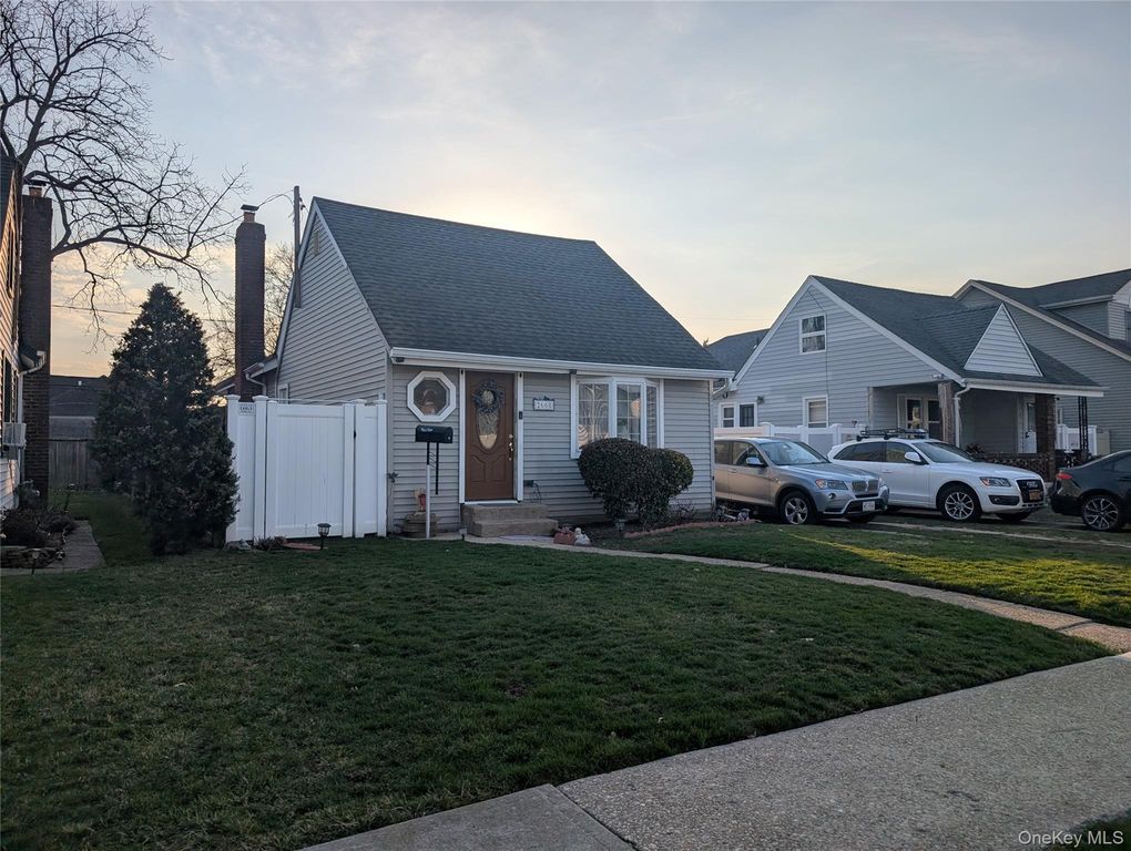 2668 Rosebud Avenue, Merrick, NY 11566