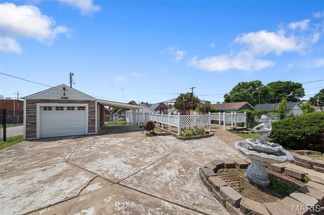 1514 Grape Avenue, St Louis, MO 63147