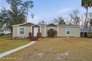 102 LAKE SHORE Lane, Crescent City, FL 32112