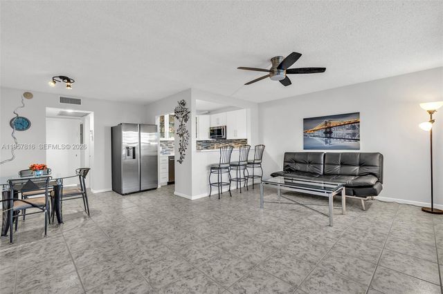 1116 E Cambridge E 1116, Deerfield Beach, FL 33442