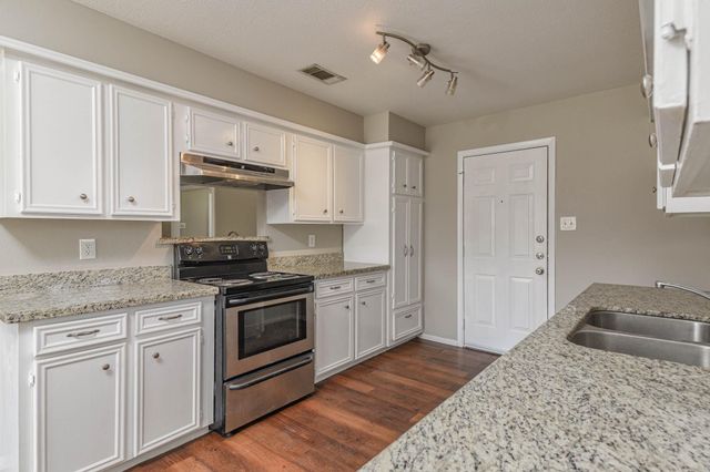 1102 Newport Boulevard, League City, TX 77573