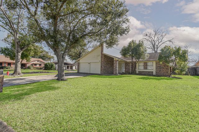 1102 Newport Boulevard, League City, TX 77573