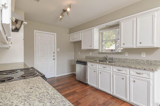 1102 Newport Boulevard, League City, TX 77573