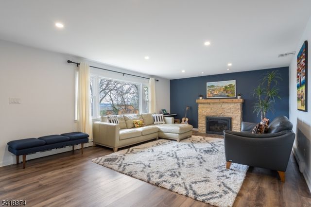 224 Gates Ave, Long Hill Twp., NJ 07933