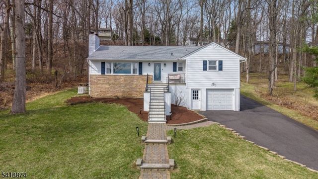 224 Gates Ave, Long Hill Twp., NJ 07933