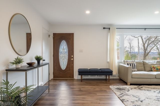 224 Gates Ave, Long Hill Twp., NJ 07933