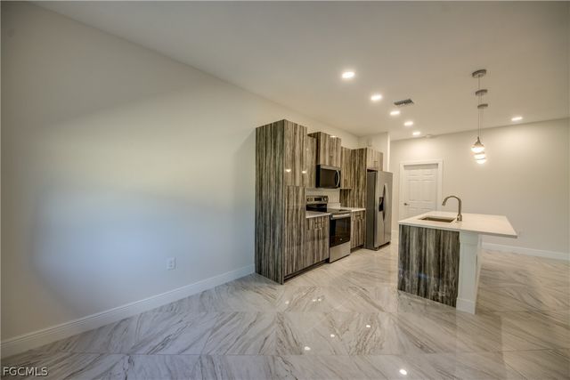 2512 48th ST W, Lehigh Acres, FL 33971