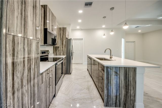 2512 48th ST W, Lehigh Acres, FL 33971