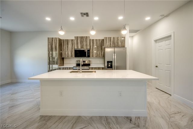 2512 48th ST W, Lehigh Acres, FL 33971