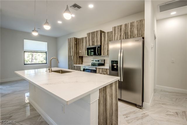 2512 48th ST W, Lehigh Acres, FL 33971