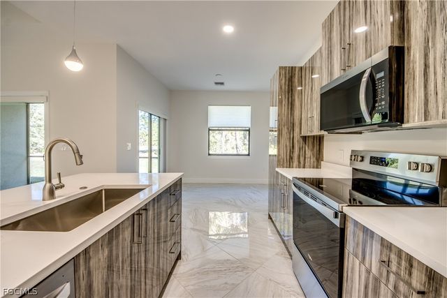 2512 48th ST W, Lehigh Acres, FL 33971