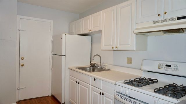 6 Hayes Rd 10, Boston, MA 02131