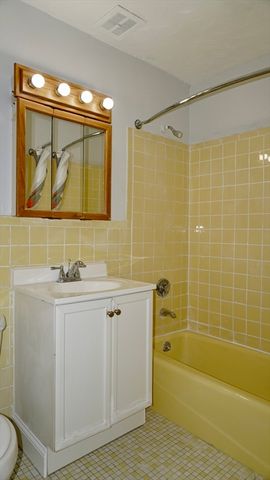 6 Hayes Rd 10, Boston, MA 02131