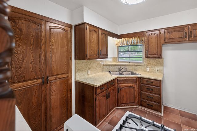7702 Mertz, San Antonio, TX 78216