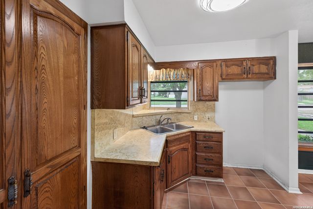 7702 Mertz, San Antonio, TX 78216