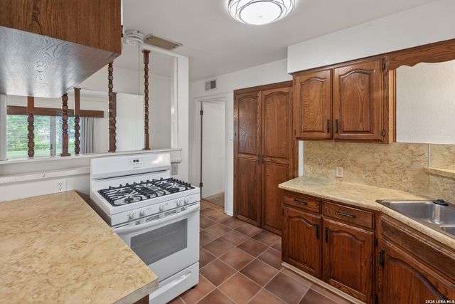 7702 Mertz, San Antonio, TX 78216