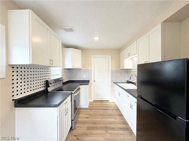 1528 Maine Avenue, Lorain, OH 44052