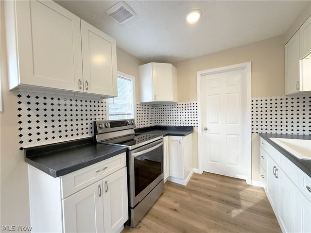 1528 Maine Avenue, Lorain, OH 44052