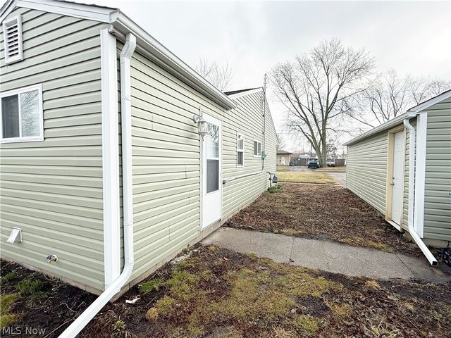 1528 Maine Avenue, Lorain, OH 44052