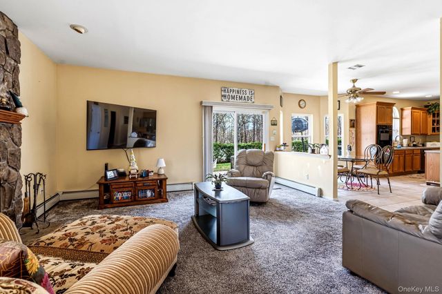 20 Ricky Road, Manorville, NY 11949