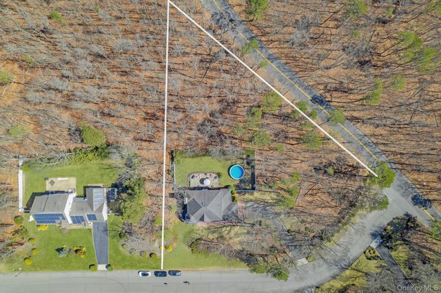 20 Ricky Road, Manorville, NY 11949