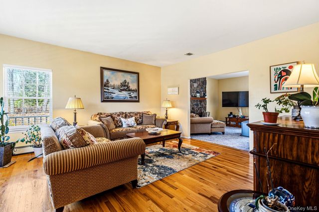 20 Ricky Road, Manorville, NY 11949