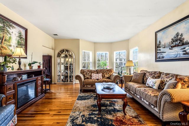 20 Ricky Road, Manorville, NY 11949