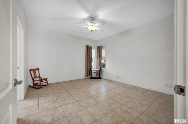 1603 W HOLLAND Court, Chillicothe, IL 61523