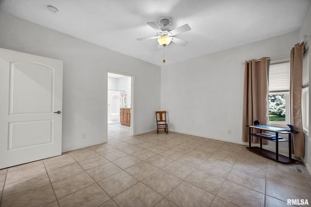 1603 W HOLLAND Court, Chillicothe, IL 61523