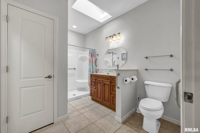 1603 W HOLLAND Court, Chillicothe, IL 61523