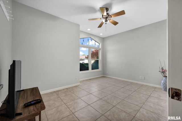 1603 W HOLLAND Court, Chillicothe, IL 61523