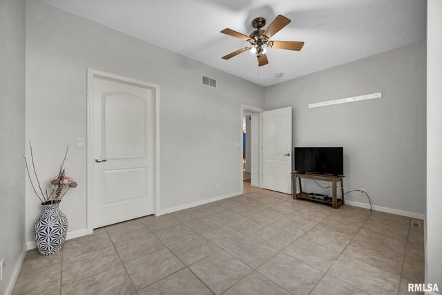 1603 W HOLLAND Court, Chillicothe, IL 61523