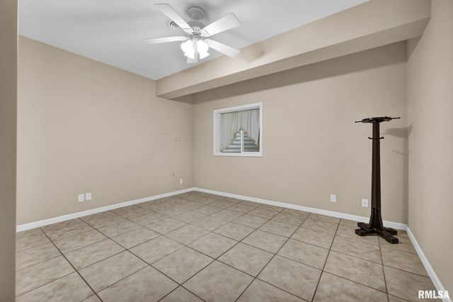 1603 W HOLLAND Court, Chillicothe, IL 61523