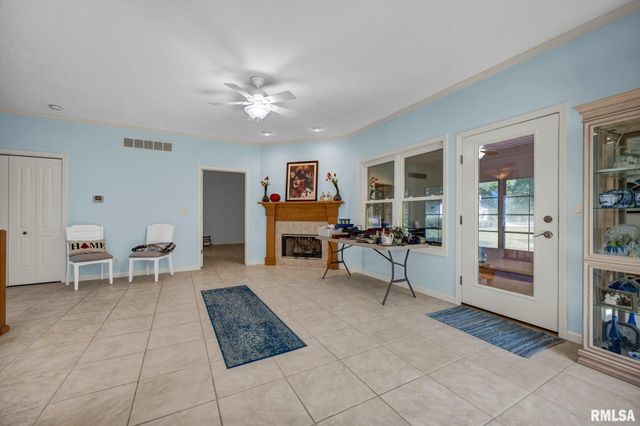 1603 W HOLLAND Court, Chillicothe, IL 61523