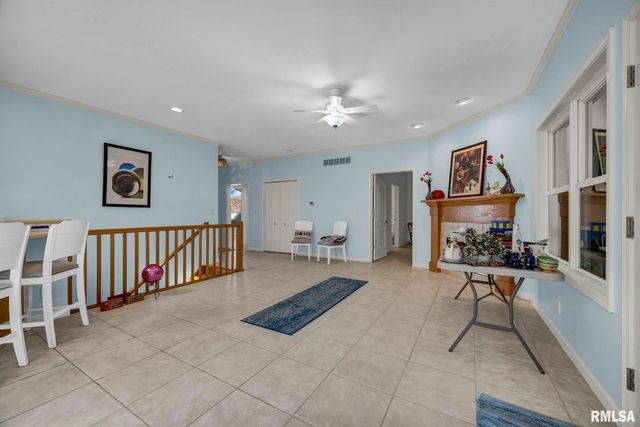 1603 W HOLLAND Court, Chillicothe, IL 61523
