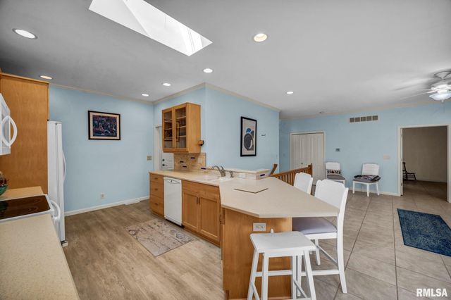 1603 W HOLLAND Court, Chillicothe, IL 61523