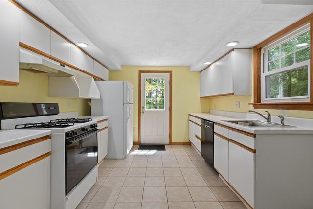 48 Purity Springs Rd, Burlington, MA 01803