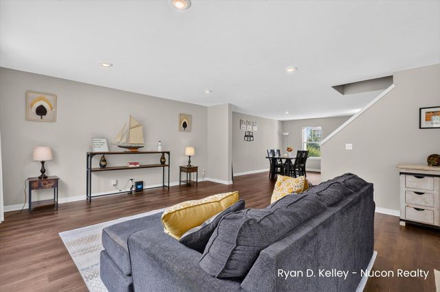 11544 Sessions Woods Drive W, Grand Rapids, MI 49534