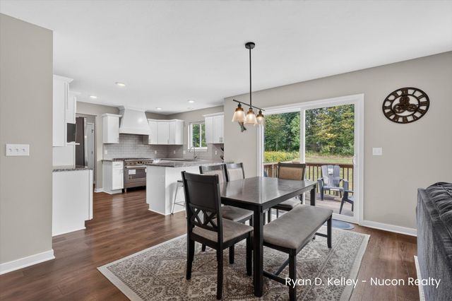 11544 Sessions Woods Drive W, Grand Rapids, MI 49534