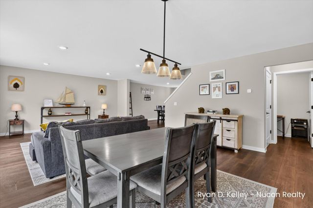 11544 Sessions Woods Drive W, Grand Rapids, MI 49534
