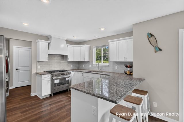 11544 Sessions Woods Drive W, Grand Rapids, MI 49534